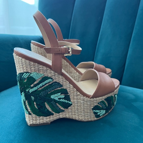Micheal Kors embroidered monstera leaf tiki platform wedge sandals size 8. - Picture 7 of 9